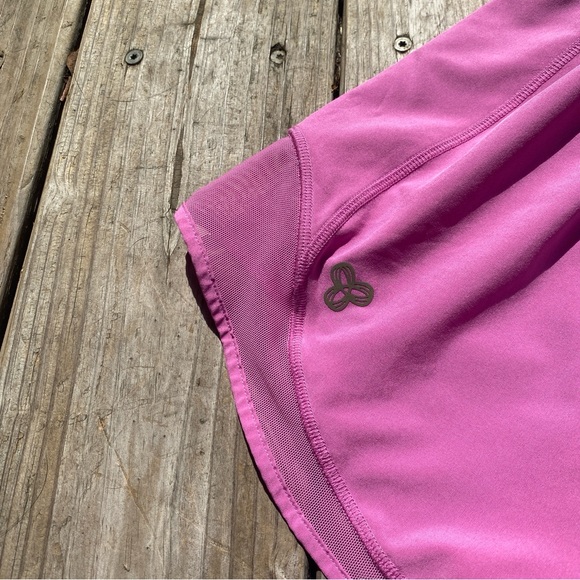 Aritzia MoveTech Legacy Lo-Rise Shorts Womens Size 8 Pink Golden - Picture 6 of 8